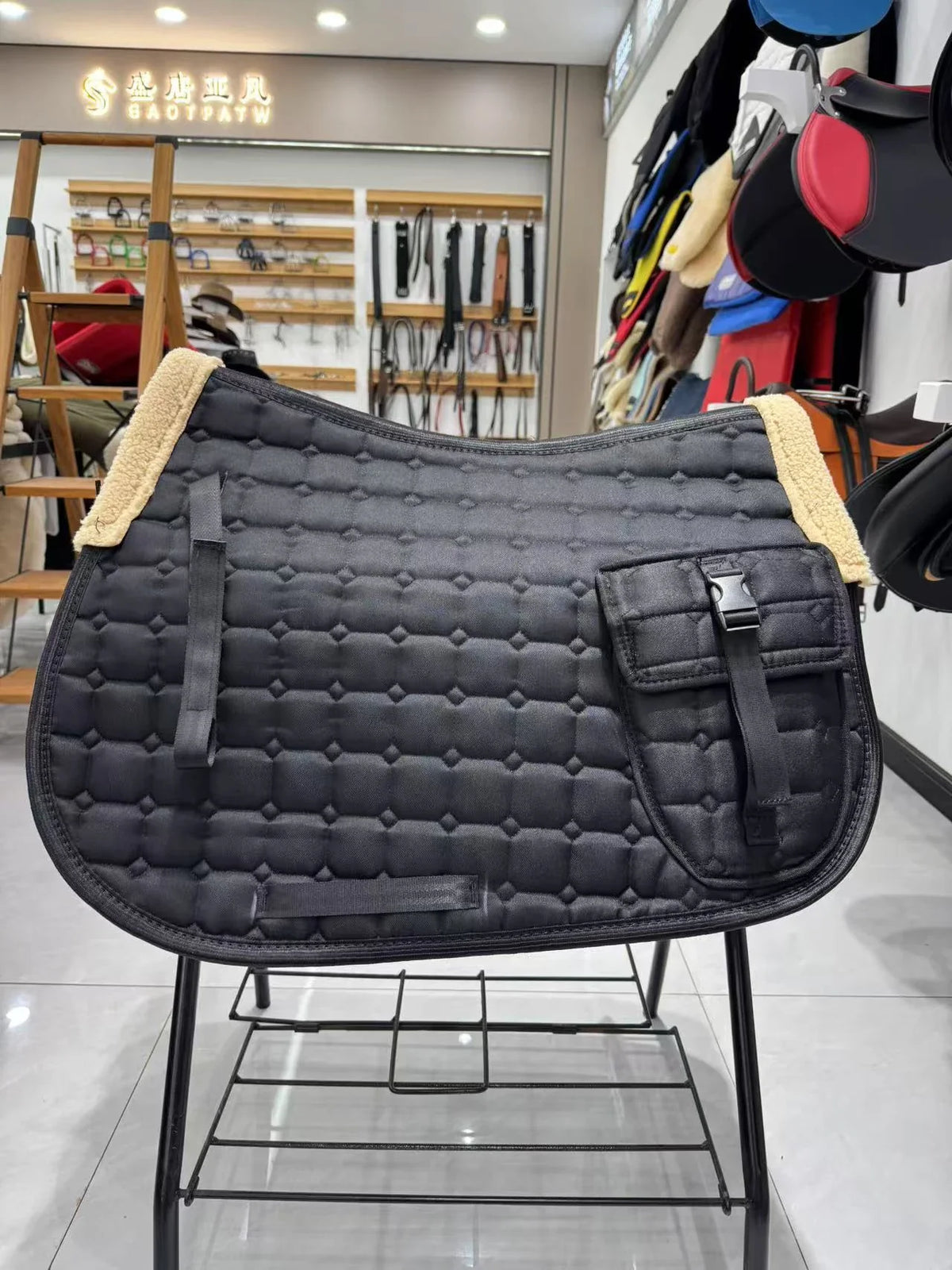 Horses Absorb Sweat, Sweat Pad