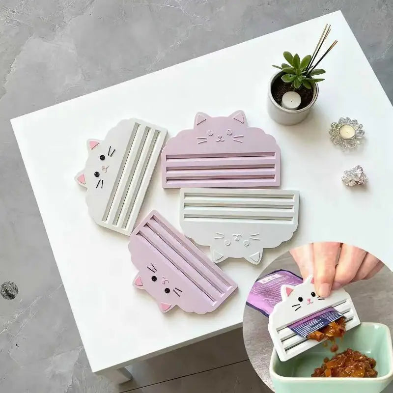 Cat Food Squeezer - Efficiently Extracts - ProPawPet.com
